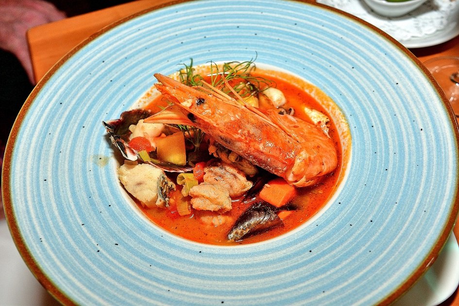Gasthof Hotel Hohlwegwirt, Hallein Taxach, venezianische_Fischsuppe während der venezianischen Wochen Anfang des Jahres.